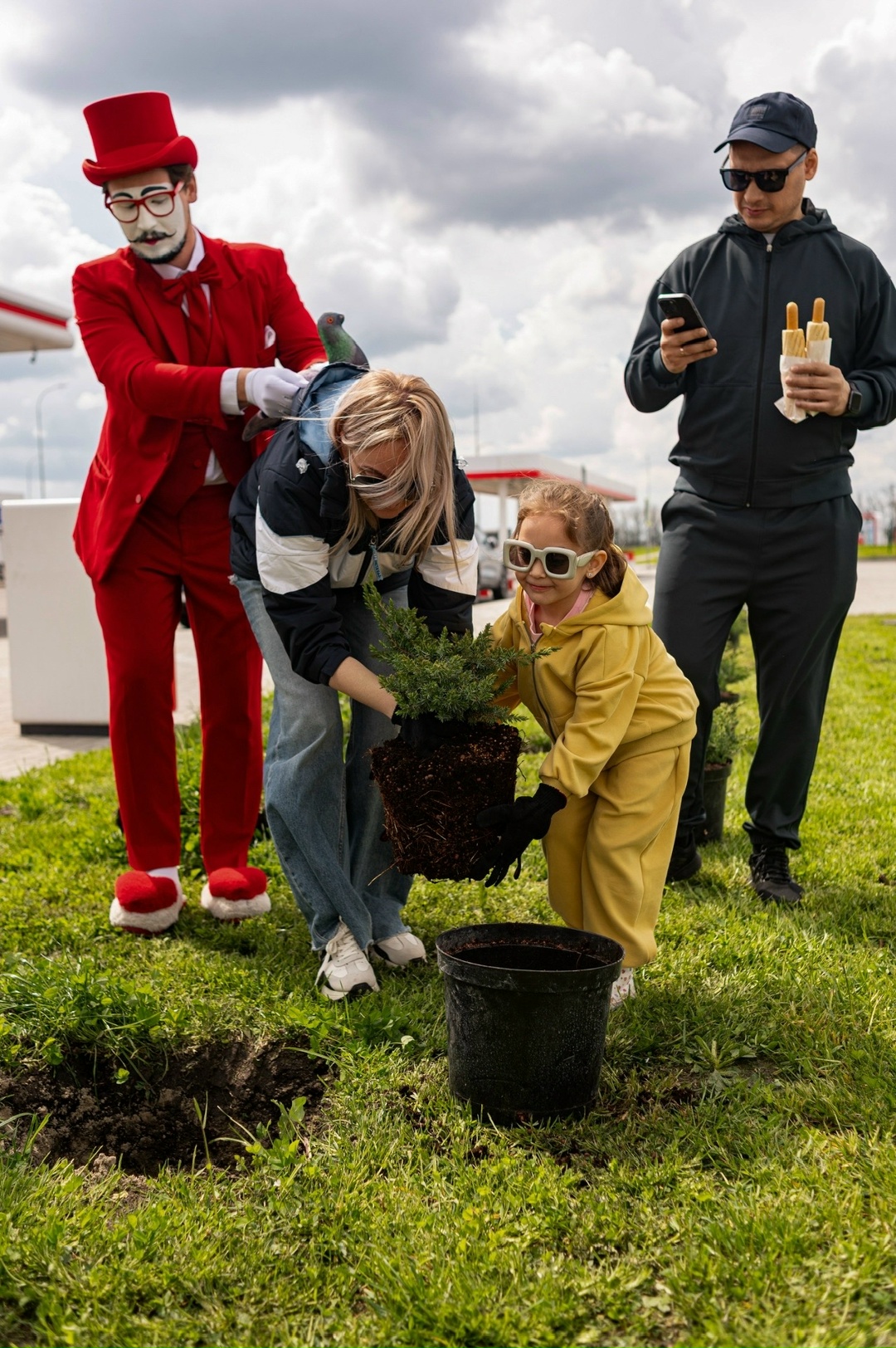 «Чисто. Весна» в Краснодаре Жители кубанской столицы поддержали зелёную инициативу ЛУКОЙЛа — в год 35-летия Компании посадить 35 тысяч деревьев.