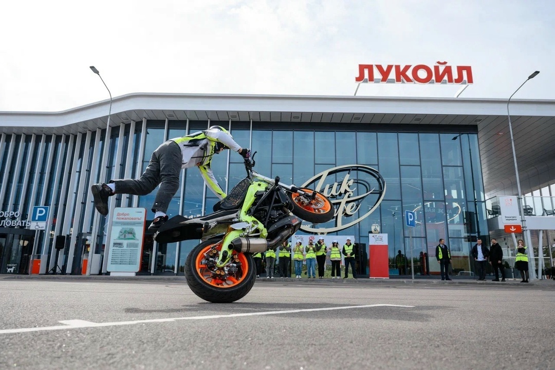 В Санкт-Петербурге «Чисто. Весна» — виртуозная акция!