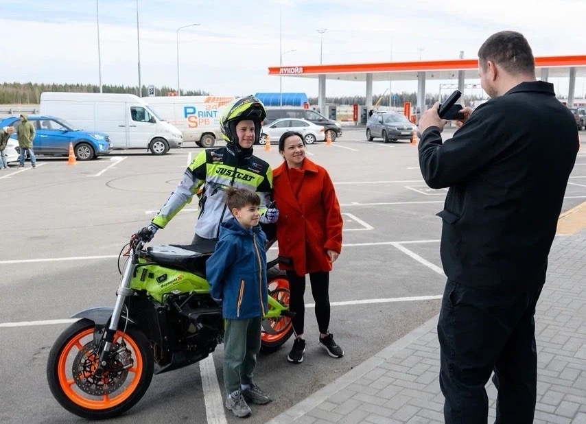 В Санкт-Петербурге «Чисто. Весна» — виртуозная акция!