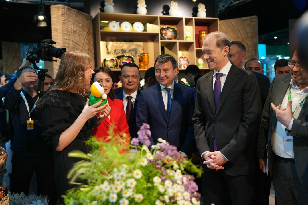 Денис Мантуров принял участие в международной промышленной выставке «Иннопром. Центральная Азия».