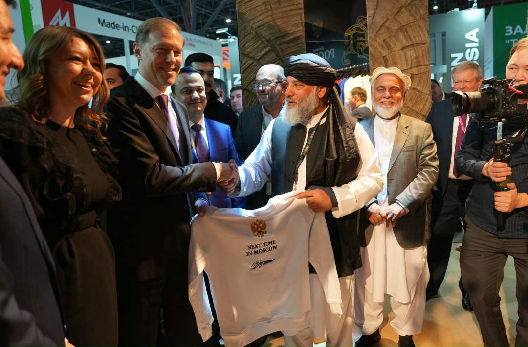 Денис Мантуров принял участие в международной промышленной выставке «Иннопром. Центральная Азия».