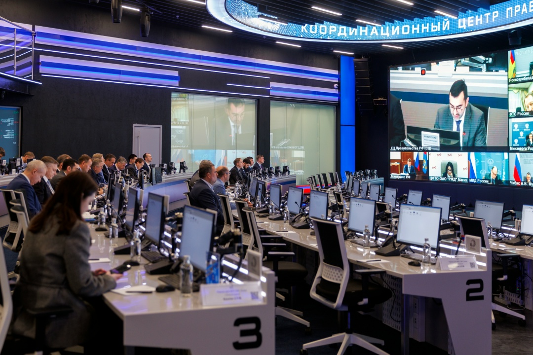 Виталий Савельев провел заседание по транспортно-логистическим коридорам.