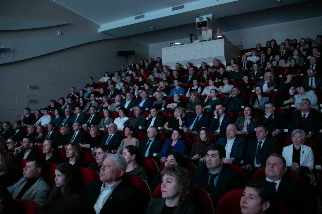 Сибирская ария Эстафету юбилейных концертов в честь 35-летия ЛУКОЙЛа вслед за Волгоградом подхватил Лангепас.