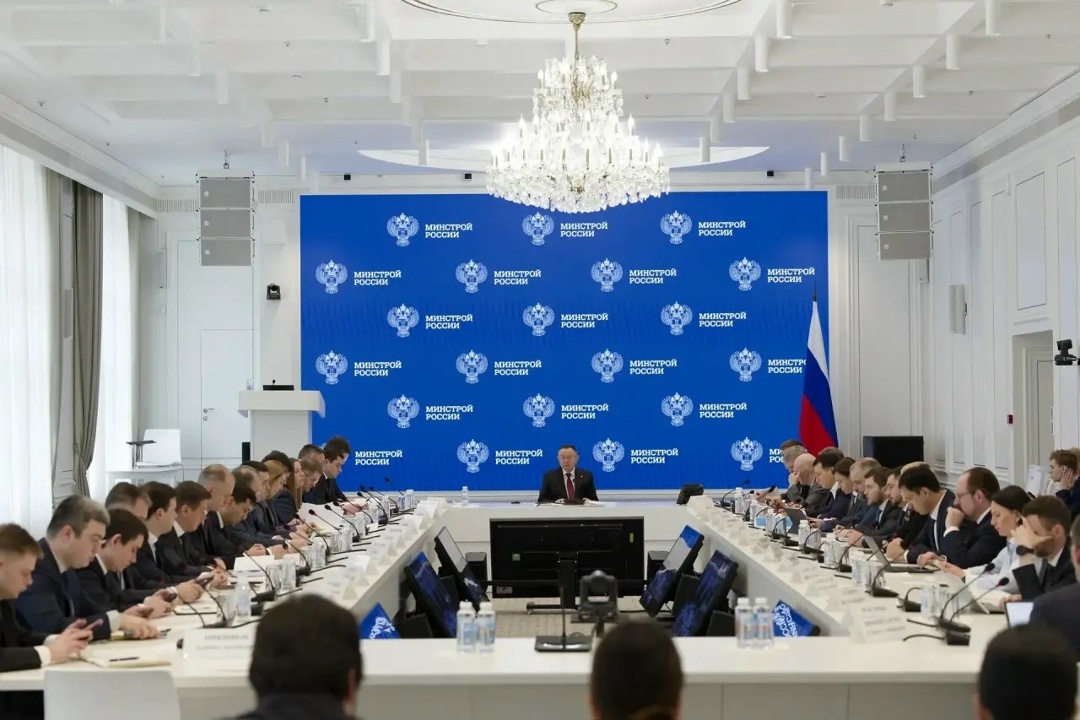 В Минстрое России прошло еженедельное оперативное совещание под председательством Министра строительства и ЖКХ РФ Ирека Файзуллина