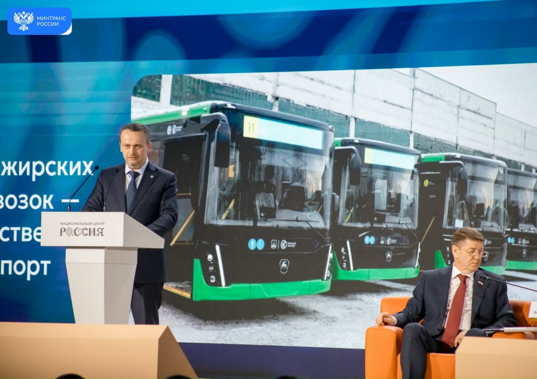 Минтранс предлагает увеличить время бесплатной парковки для авто многодетных семей в аэропортах и на ж/д вокзалах