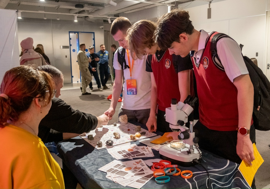 На днях в Национальном центре «Россия» в Красноярске прошел XVI Межрегиональный профориентационный фестиваль «ПрофYESиЯ» и более 450 школьников и студентов…