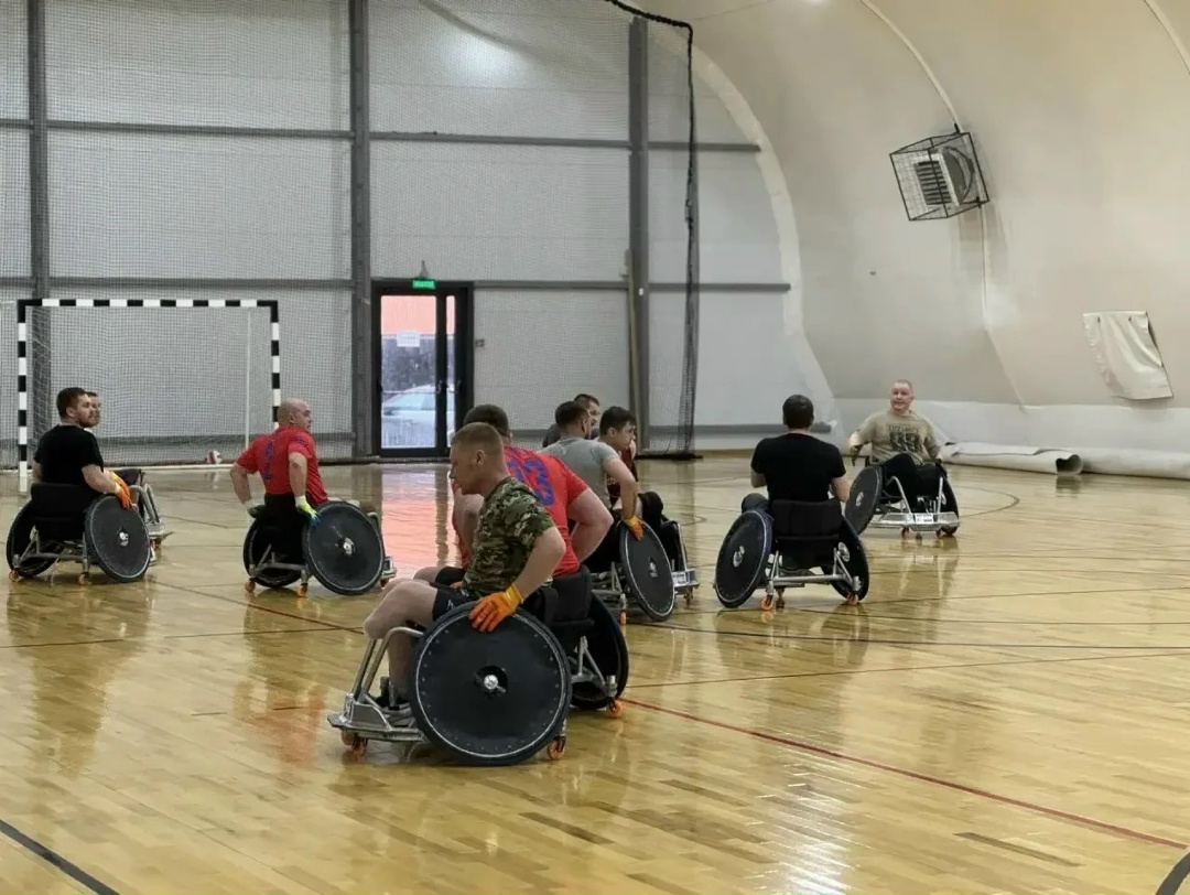 Пациенты Центра инноваций в травматологии и ортопедии освоили регби на колясках