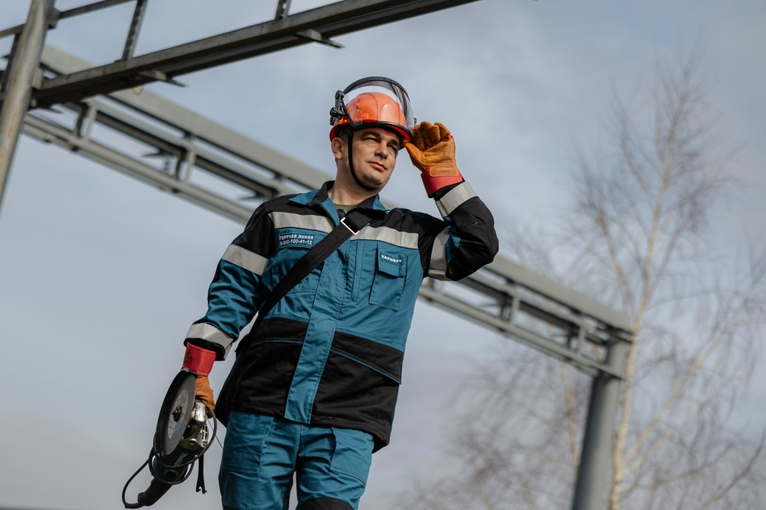 Новую неделю начинаем с Ильнуром Нуриевым — слесарем-ремонтником по ремонту нефтепромыслового оборудования НГДУ «Ямашнефть»