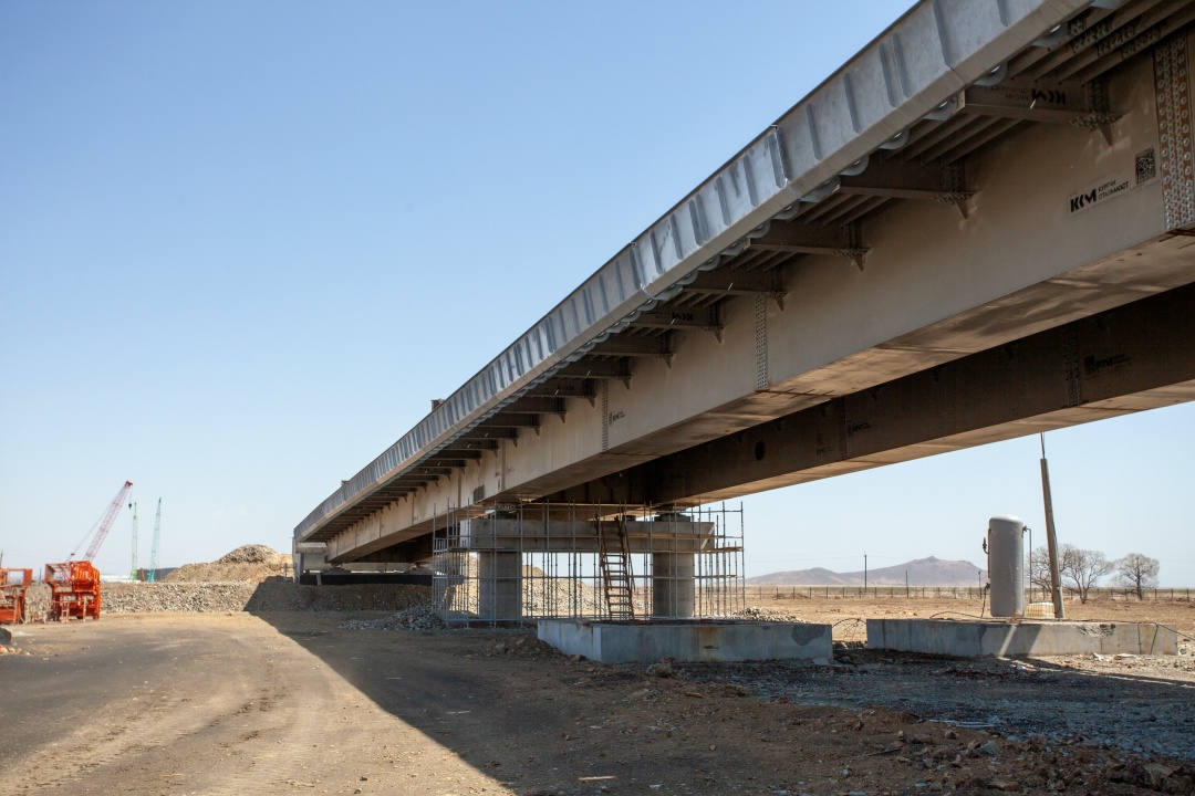 Россия и КНДР соединили пролеты автомобильного моста через реку Туманную.