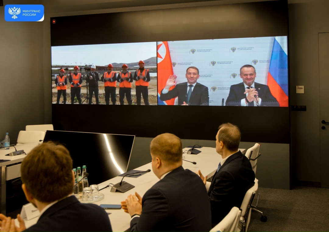 На границе России и КНДР состыковали автомобильный мост