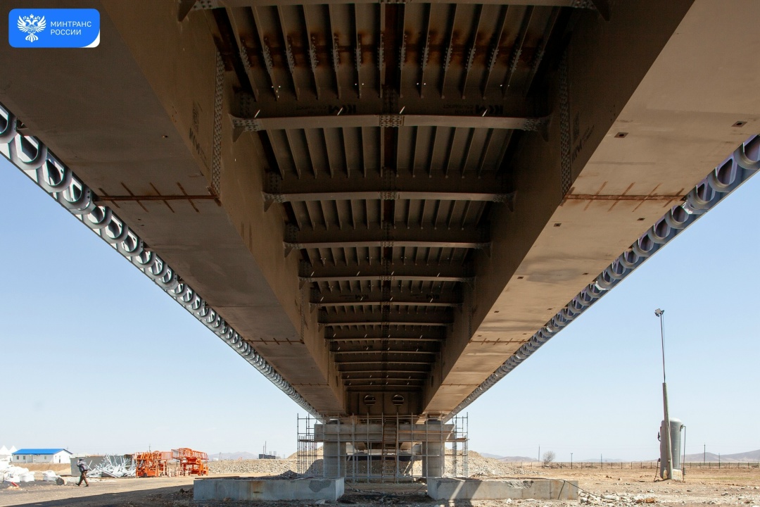 На границе России и КНДР состыковали автомобильный мост