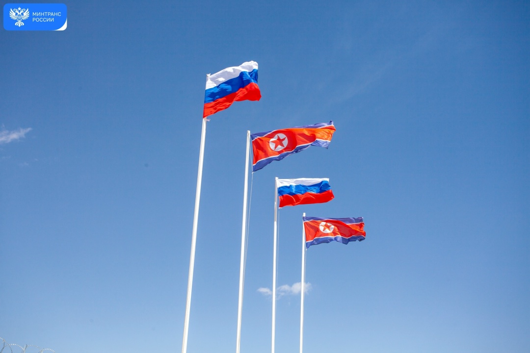 На границе России и КНДР состыковали автомобильный мост