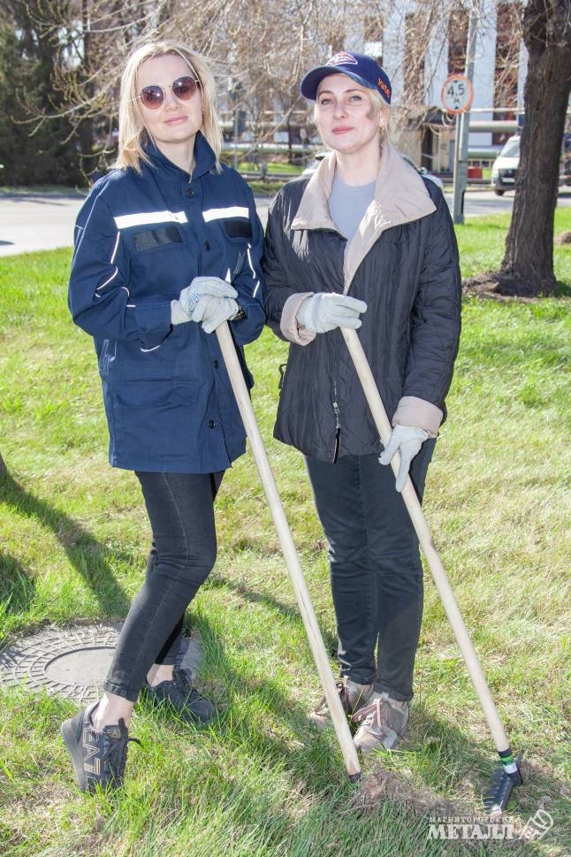 В минувшую пятницу участок от первой проходной до инженерного корпуса приводили в порядок работники коммерческой дирекции.