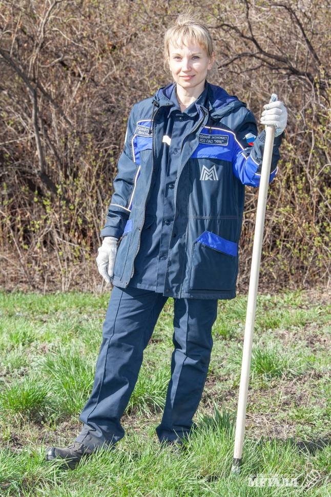 В минувшую пятницу участок от первой проходной до инженерного корпуса приводили в порядок работники коммерческой дирекции.