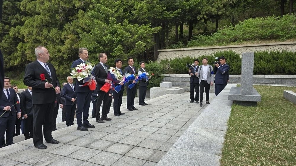 Россия и КНДР начали строительство больницы в Вонсане.