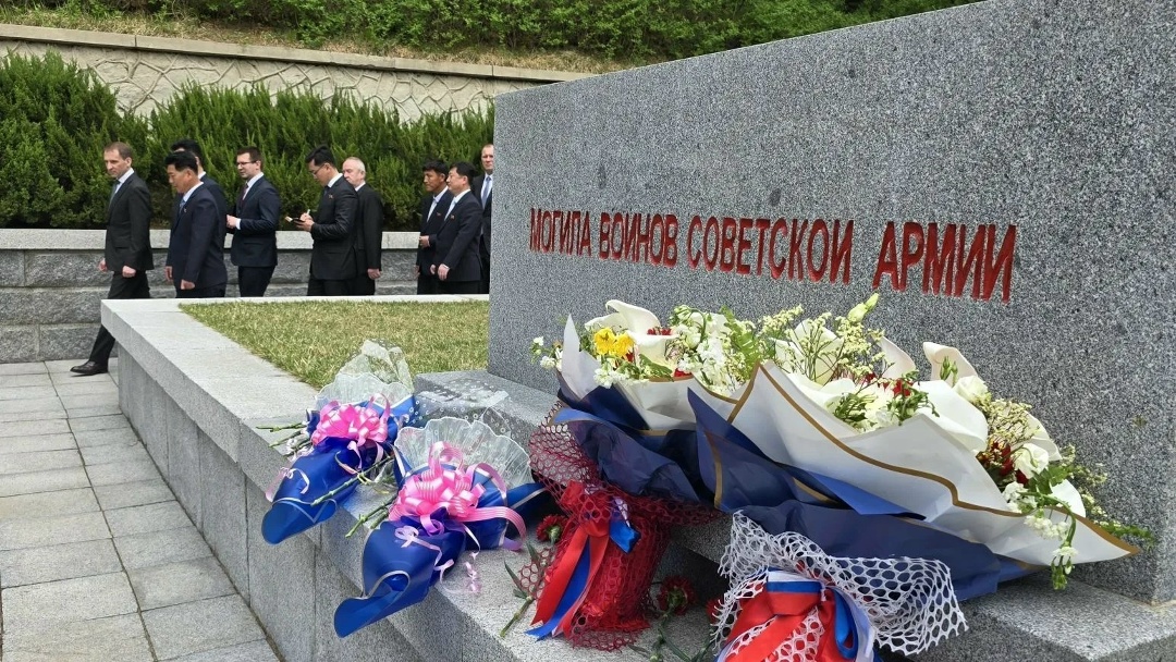 Россия и КНДР начали строительство больницы в Вонсане.