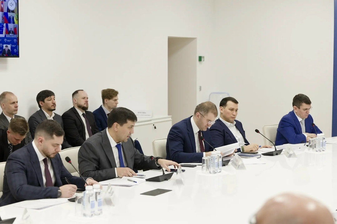 Глава Минстроя России Ирек Файзуллин провел еженедельное совещание с регионами и главными распорядителями бюджетных средств (ГРБС)