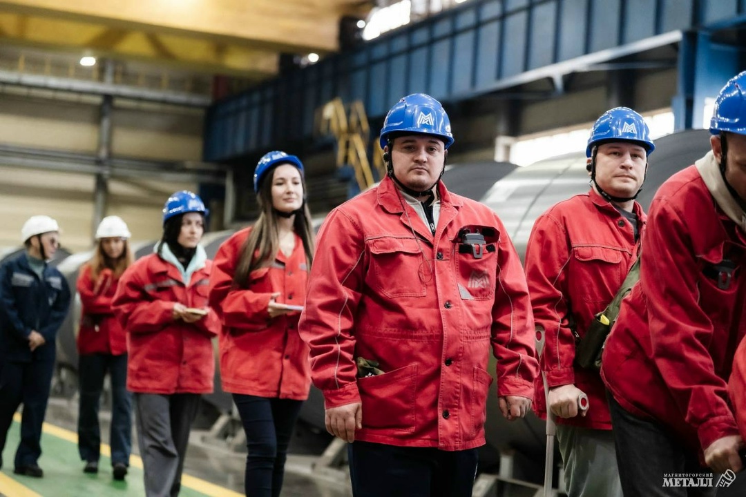 Металлургия, открытая для всех ММК совместно с фондом «Защитники Отечества» организовали экскурсию на промплощадку для ветеранов специальной военной операции…