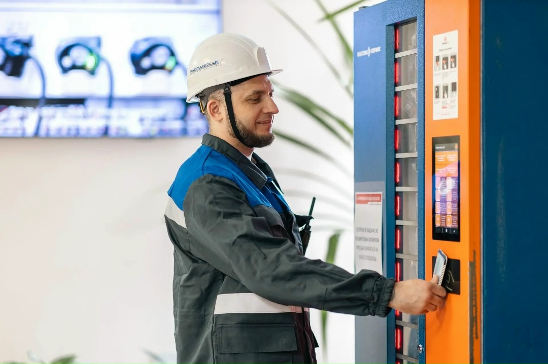 Защита под рукой Мы продолжаем внедрять современные сервисы для комфорта и безопасности сотрудников