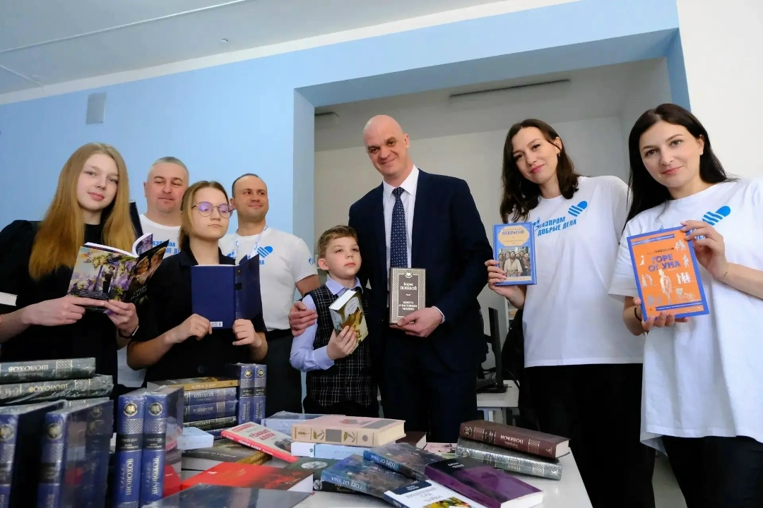 Волонтеры «Газпром переработка Благовещенск» подарили свыше 150 книг учащимся школ Свободного и Свободненского района