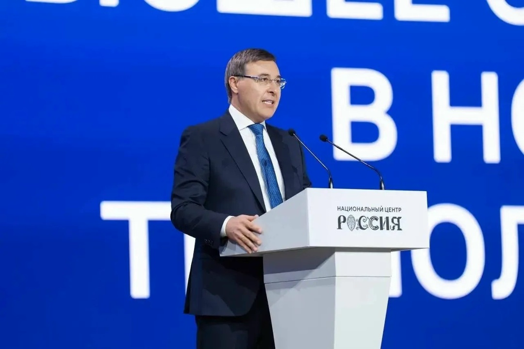 Вице-премьер Дмитрий Чернышенко и глава Минобрнауки Валерий Фальков дали старт открытому экспертному диалогу «Высшее образование в новую технологическую эпоху».