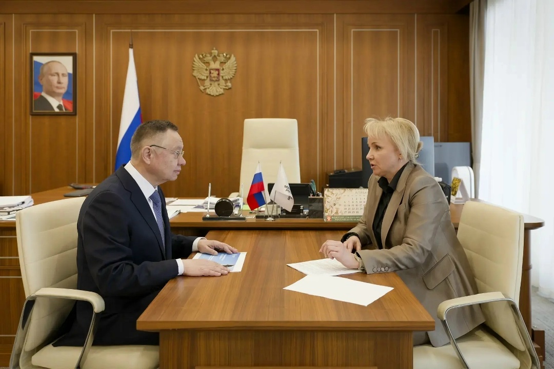 Министр строительства и жилищно-коммунального хозяйства Российской Федерации Ирек Файзуллин провел рабочую встречу с губернатором Еврейской автономной области…