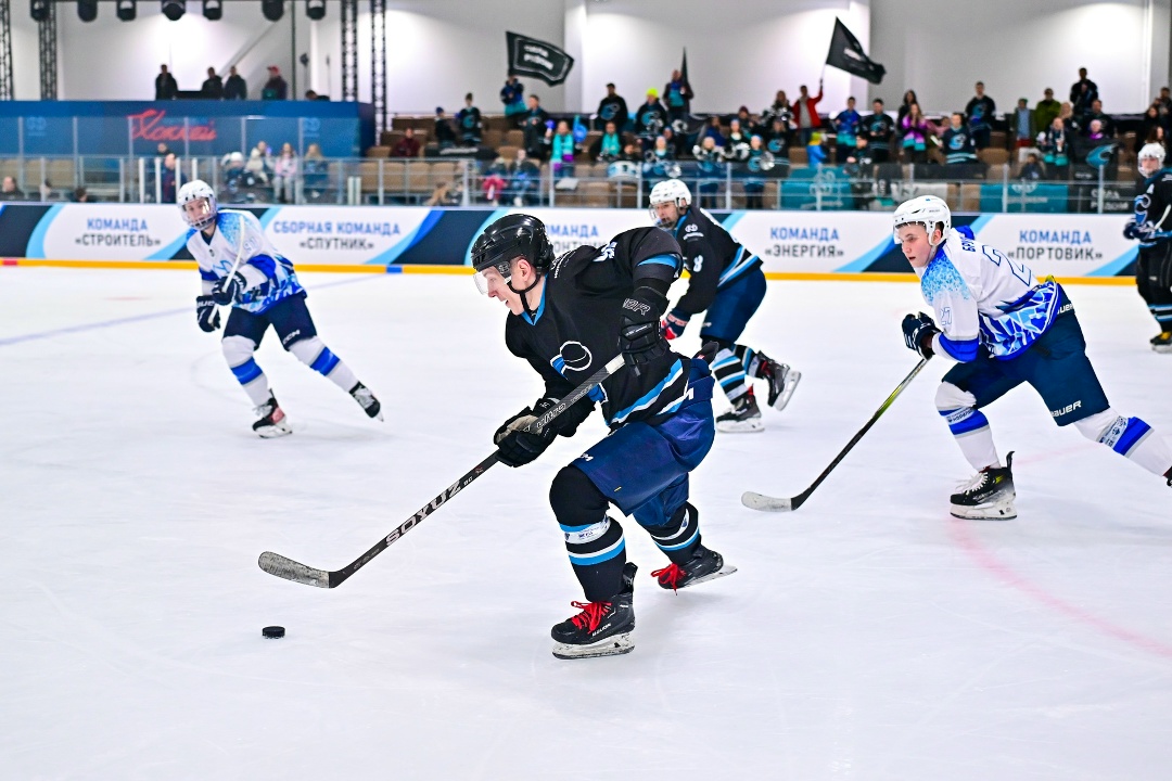 Следите за корпоративным турниром по хоккею?