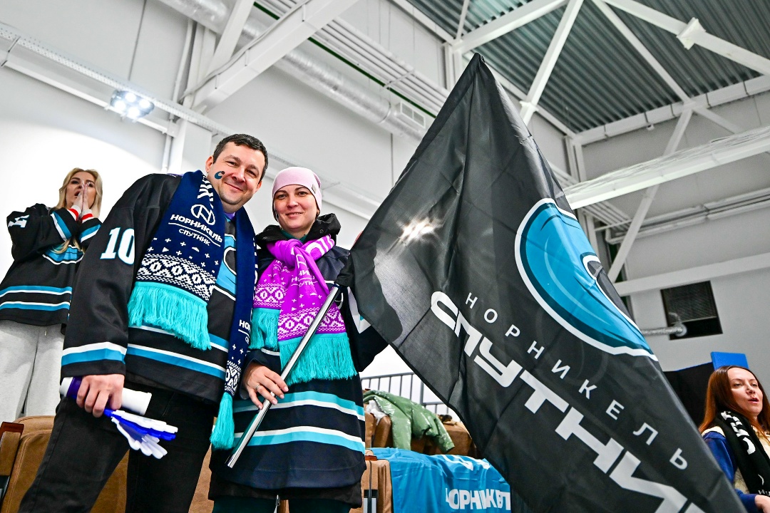 Следите за корпоративным турниром по хоккею?