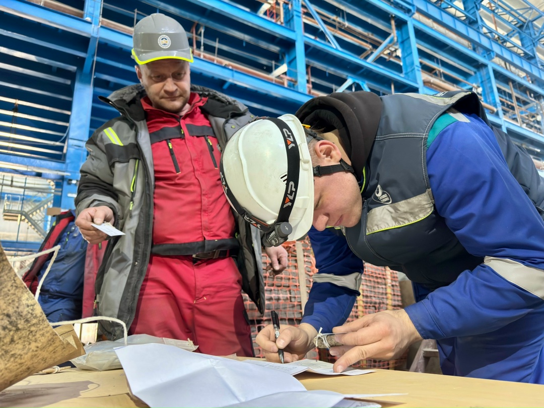 На строящейся Шкотовской ТЭЦ (Артёмовская ТЭЦ-2) установлена на фундамент вторая газовая турбина