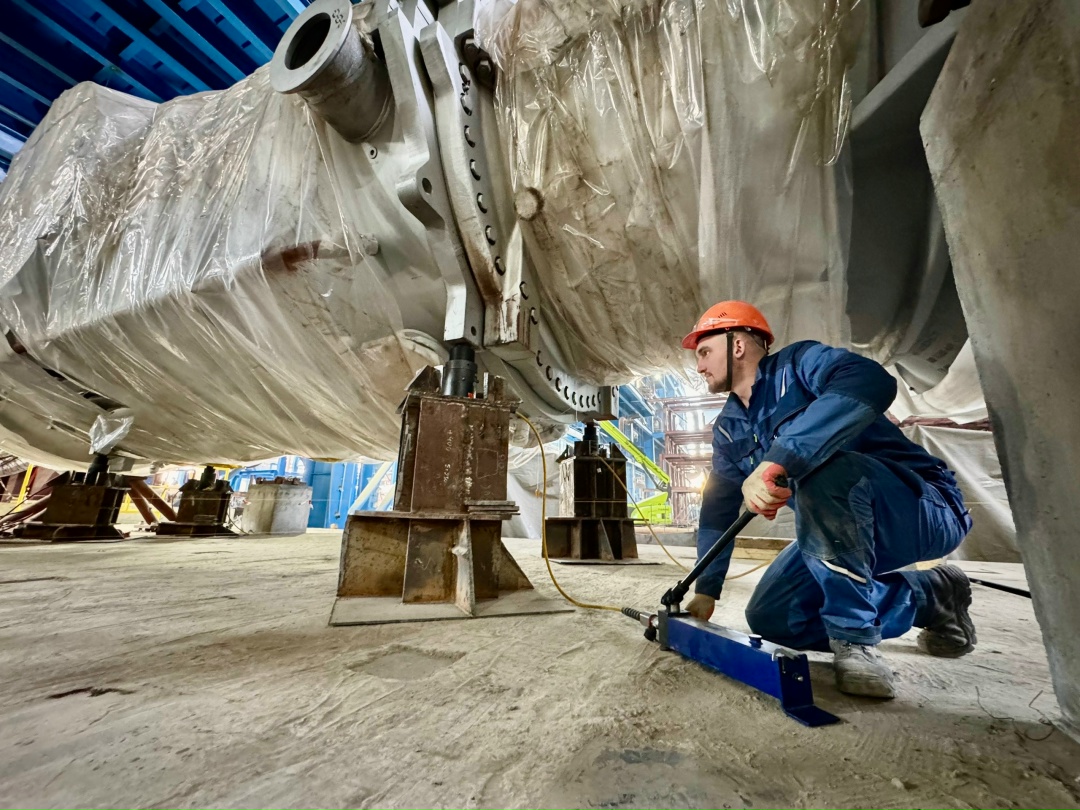 На строящейся Шкотовской ТЭЦ (Артёмовская ТЭЦ-2) установлена на фундамент вторая газовая турбина