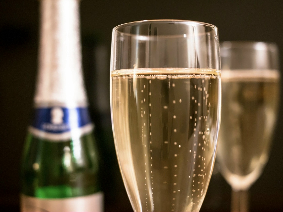 Росалкогольтабакконтроль приостановил действие лицензии петербургского холдинга «Игристые вина»
