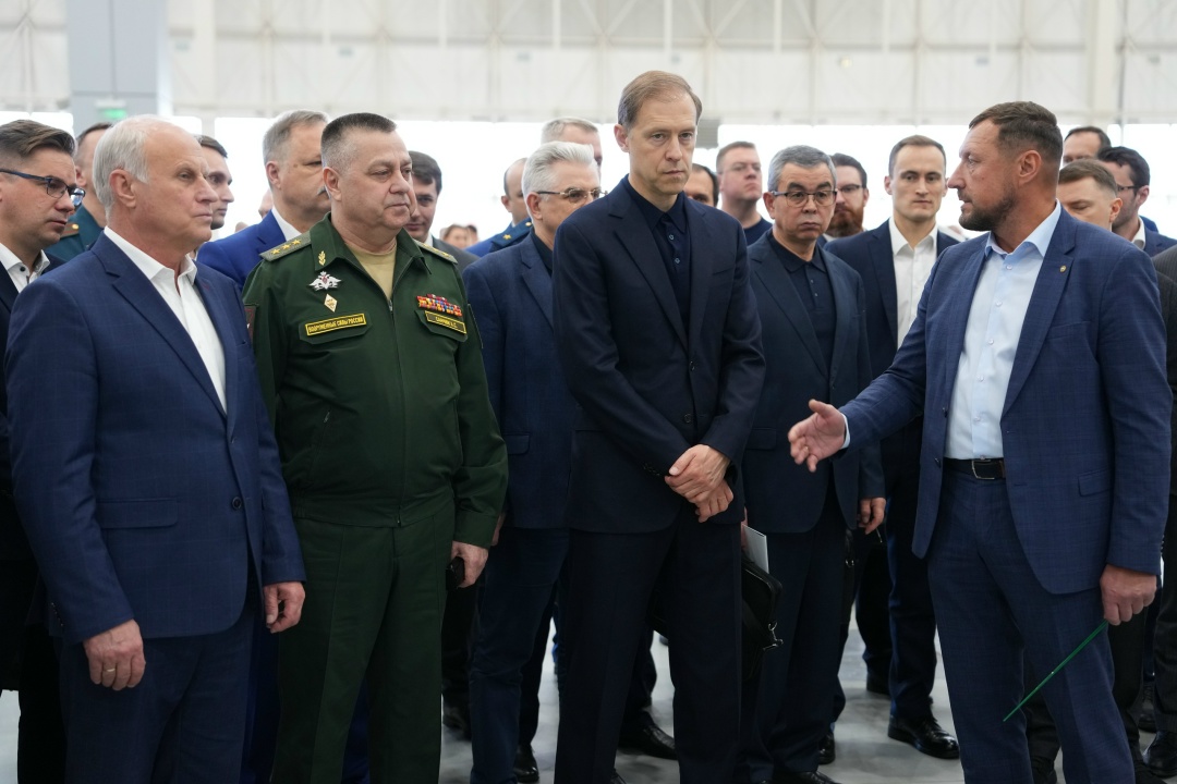 Денис Мантуров провел стратегическую сессию по вопросам энергообеспечения Вооруженных Сил РФ.