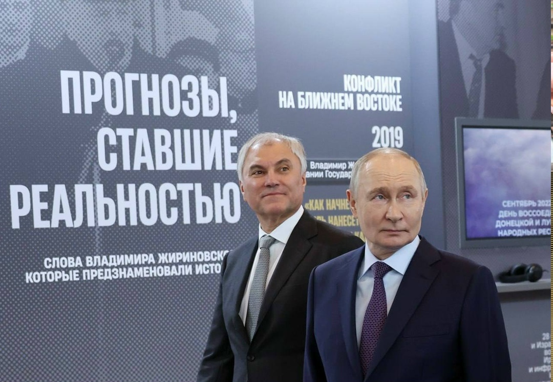 Владимир Путин в столичном Манеже осмотрел выставку, приуроченную к 80-летию со дня рождения Владимира Жириновского