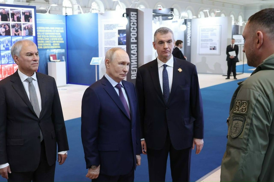 Владимир Путин в столичном Манеже осмотрел выставку, приуроченную к 80-летию со дня рождения Владимира Жириновского