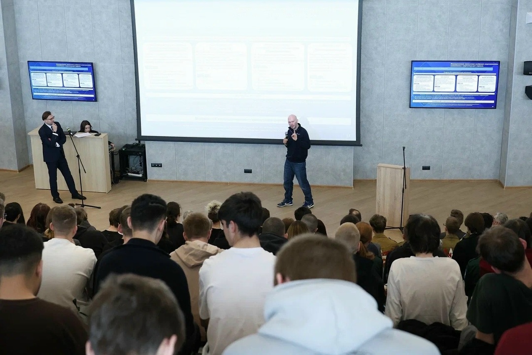 В Великом Новгороде состоялось выездное мероприятие Молодёжного совета Минстроя России, реализованное в рамках серии межрегиональных встреч «Мост регионов»