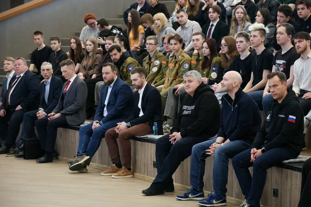 В Великом Новгороде состоялось выездное мероприятие Молодёжного совета Минстроя России, реализованное в рамках серии межрегиональных встреч «Мост регионов»