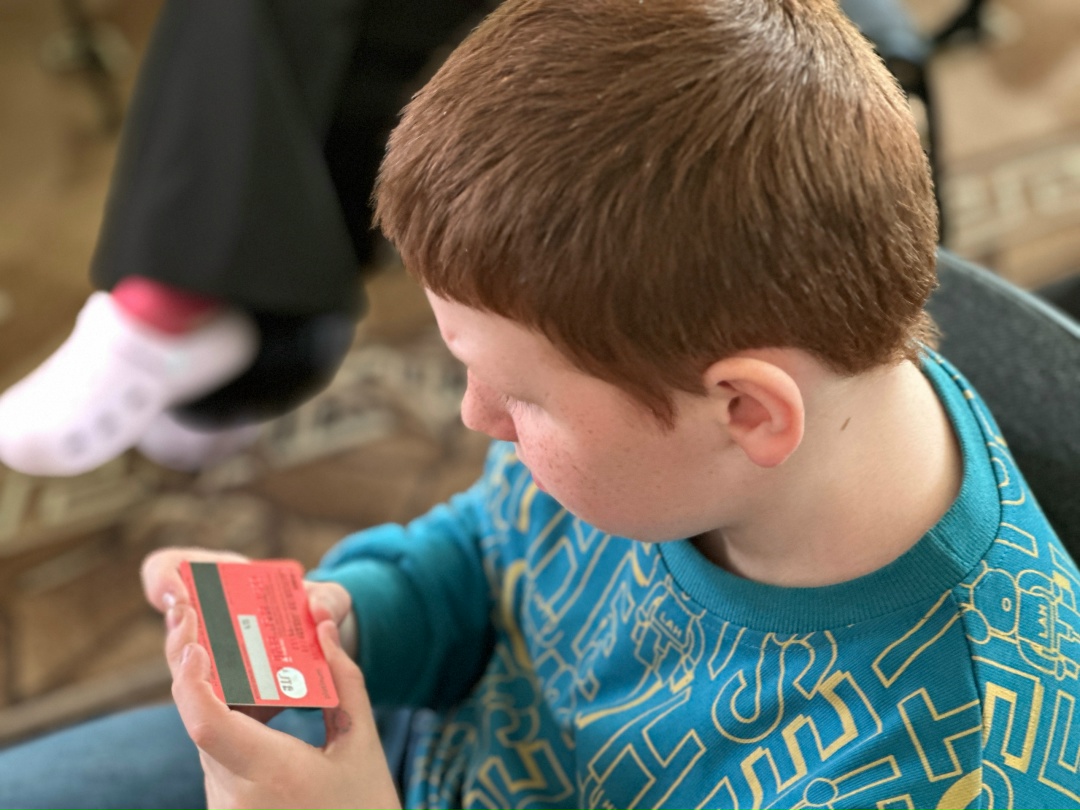 Амурские газопереработчики рассказали воспитанникам Свободненского социально-реабилитационного центра, как пользоваться банковскими картами