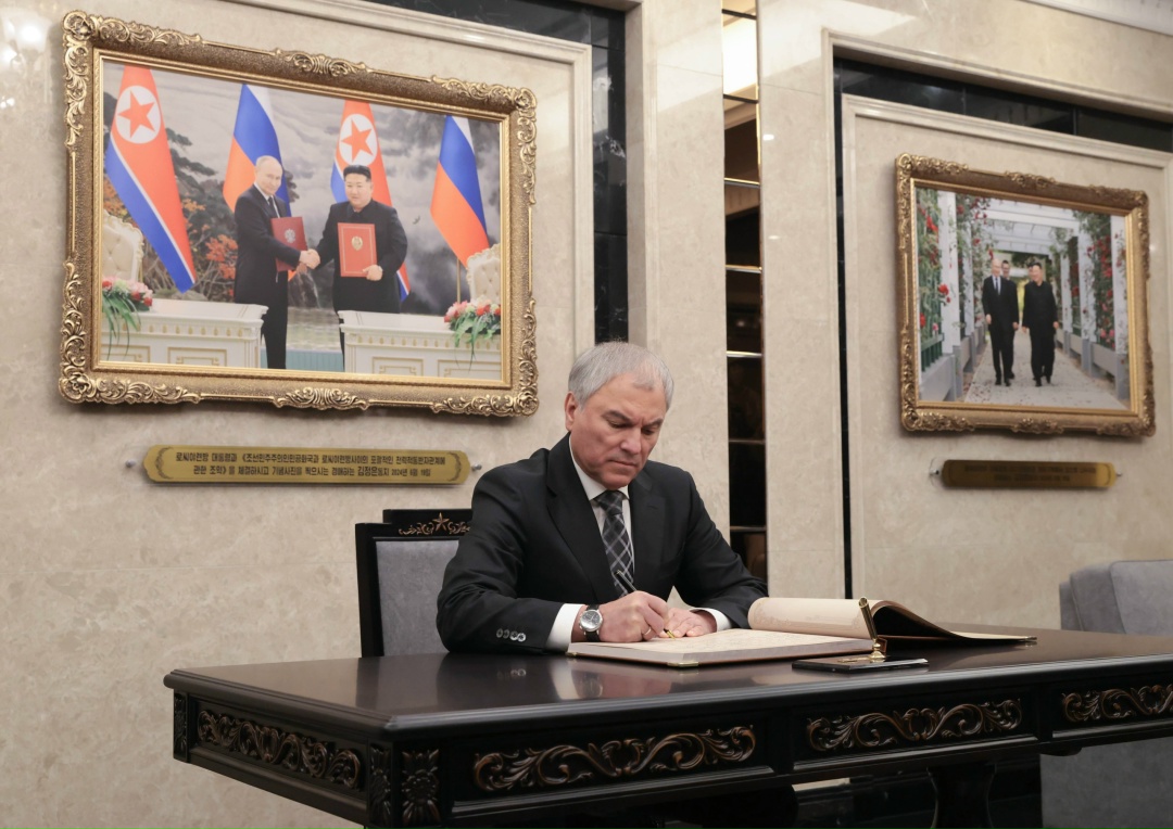 По поручению Президента России Вячеслав Володин в Пхеньяне принял участие в церемонии открытия Мемориального комплекса и Музея боевых подвигов героев…