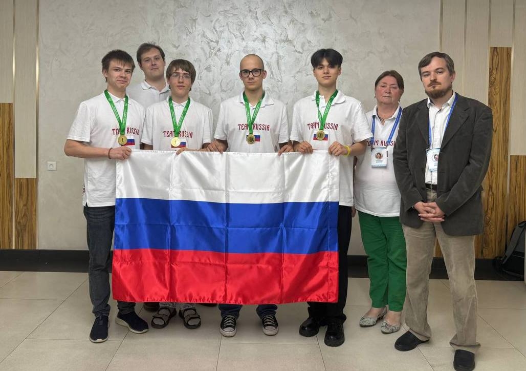 Школьники российской сборной взяли 4 золота на Международной олимпиаде по биологии и принесли команде абсолютную победу.