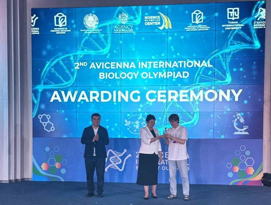 Школьники российской сборной взяли 4 золота на Международной олимпиаде по биологии и принесли команде абсолютную победу.