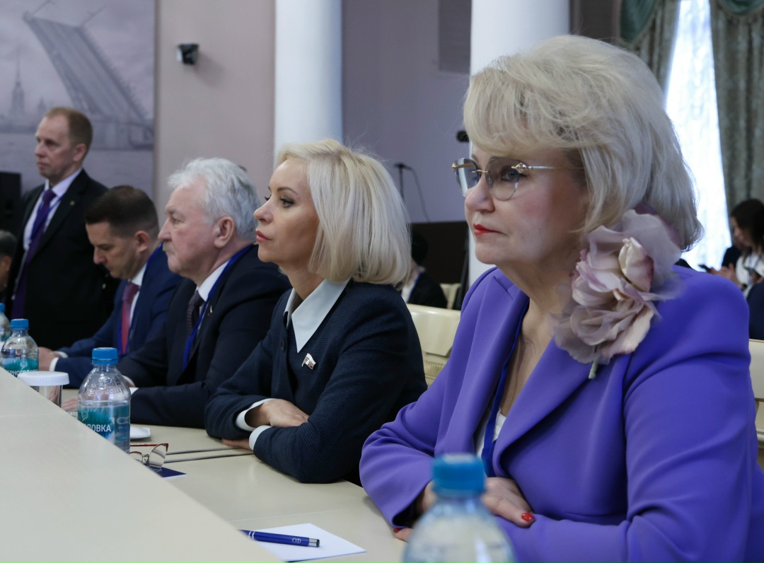 На заседании Совета законодателей при Федеральном Собрании РФ парламентарии обсудили реализацию мер по укреплению гражданского единства, межнационального и…