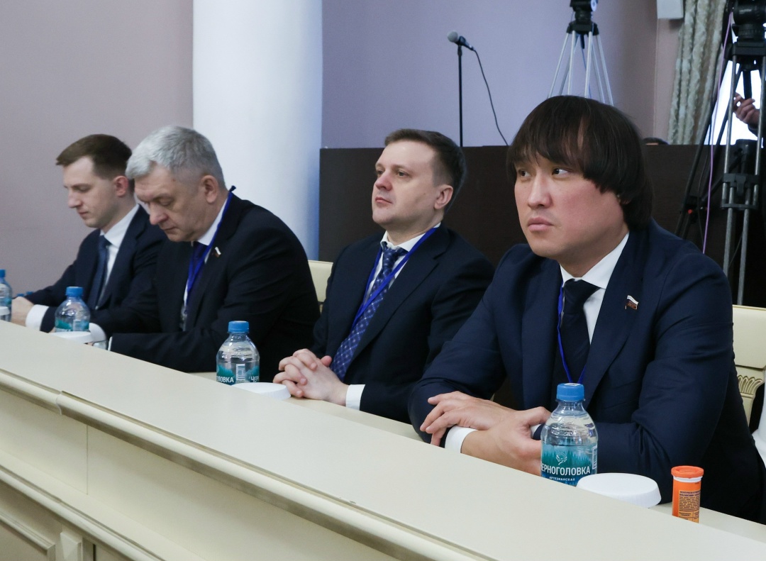 На заседании Совета законодателей при Федеральном Собрании РФ парламентарии обсудили реализацию мер по укреплению гражданского единства, межнационального и…