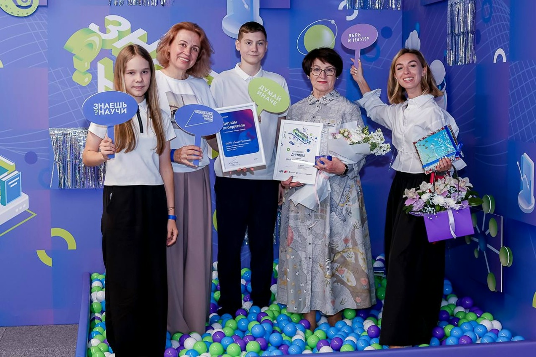 Определены победители пятого сезона конкурса научно-популярного видео «Знаешь? Научи!». В этом году победителями конкурса стали 18 человек, еще 36 – призерами.