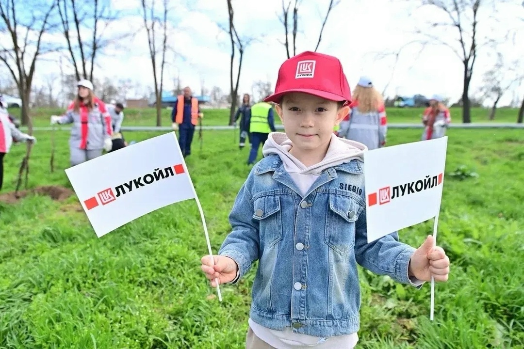 Город-сад К экопроекту «Создаём новый лес — 35 тысяч деревьев» подключились не только АЗС, но и промышленные предприятия Компании.
