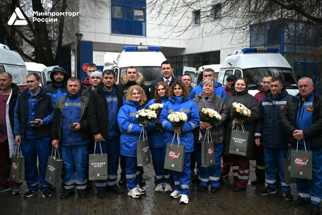 Правительство России и Народный Фронт передали медикам автомобили скорой помощи