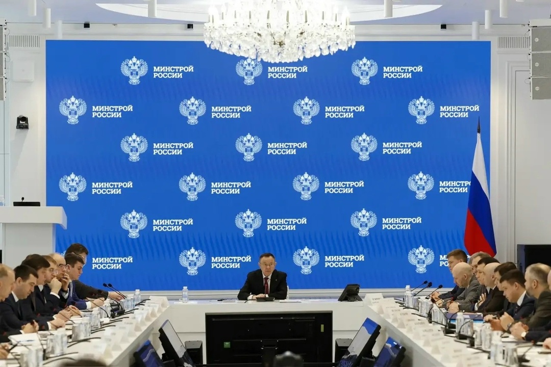 В Минстрое России прошло еженедельное оперативное совещание под председательством Министра строительства и ЖКХ РФ Ирека Файзуллина