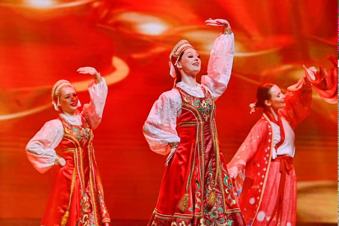 В Китае проходит Фестиваль искусств. Поддерживаем коллег и делимся яркими кадрами с места событий!