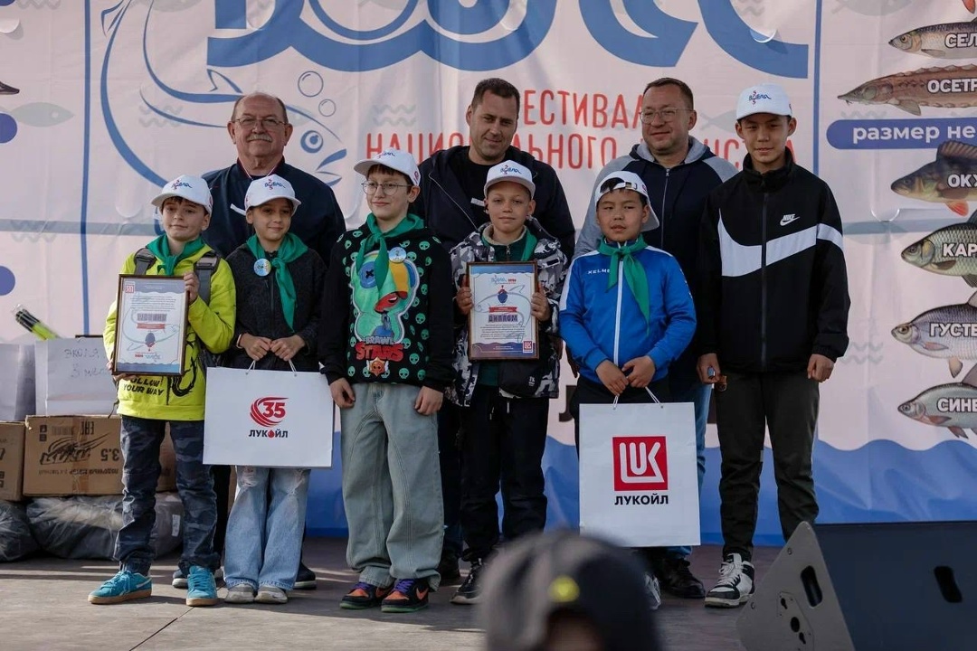 Экологичная рыбалка В Астрахани при поддержке ЛУКОЙЛа ежегодный фестиваль «Вобла» собрал 193 команды и более чем 600 рыбаков.