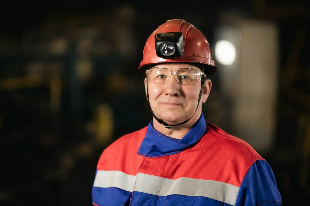 Мастер-наставник с золотыми руками