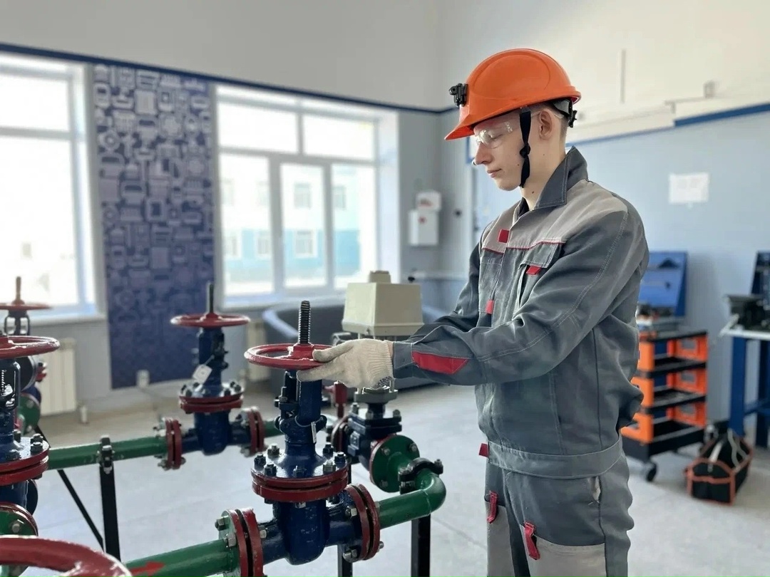 Профессионалы из Сибири Студенты Когалымского политехнического колледжа Ислам Махмудхаджиев и Никита Попов – победители Всероссийского чемпионата…